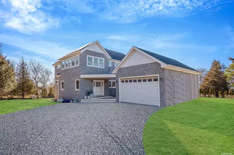 6 Wilson Ave, Hampton Bays, NY 11946