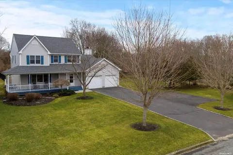 190 Pheasant Pl, Greenport, NY 11944