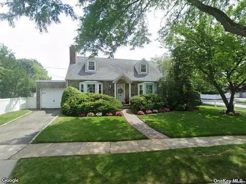72 Greystone Rd, Rockville Centre, NY 11570