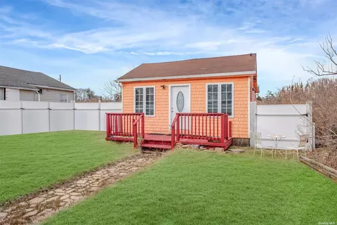 27 Bayside Rd, Mastic Beach, NY 11951