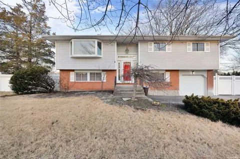12 Pumpkin St, East Northport, NY 11731