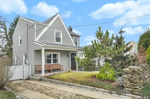 47 Arthur Ave, Lynbrook, NY 11563