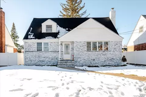 35 Radstock Ave, Valley Stream, NY 11580