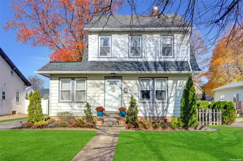 547 Fairview Ave, Baldwin, NY 11510