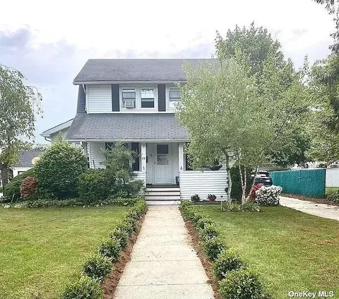 79 Grant Ave, East Rockaway, NY 11518