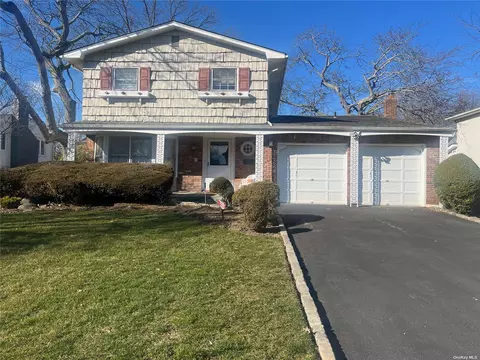 218 Juniper Cir S, Lawrence, NY 11559