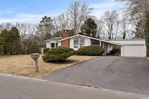 28 Romana Dr, Hampton Bays, NY 11946