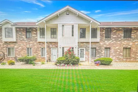 1 Kiowa Ct #1, Coram, NY 11727