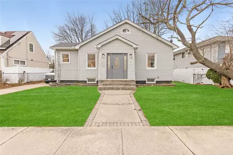 67 E Marshall St, Hempstead, NY 11550