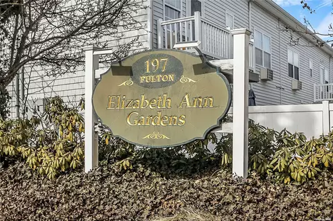 197 Fulton St #3, Farmingdale, NY 11735