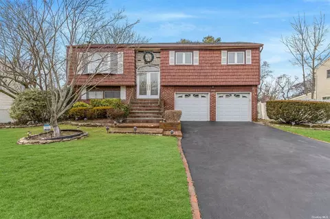 798 Higbie Ln, West Islip, NY 11795