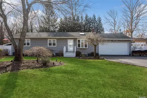 22 Pine St, Centereach, NY 11720