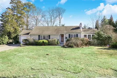 29 Roosevelt Blvd, Patchogue, NY 11772