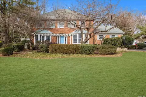 4 Summerdale Ct, Huntington, NY 11743