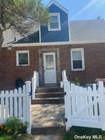 78 Stephen Pl, Valley Stream, NY 11580