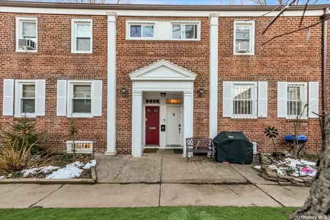 144-21 Charter Rd #5D, Briarwood, NY 11435