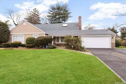 17 Bluebird Dr, East Hills, NY 11577