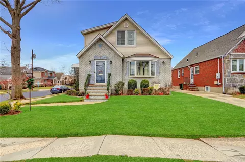 301 Central Blvd, New Hyde Park, NY 11040
