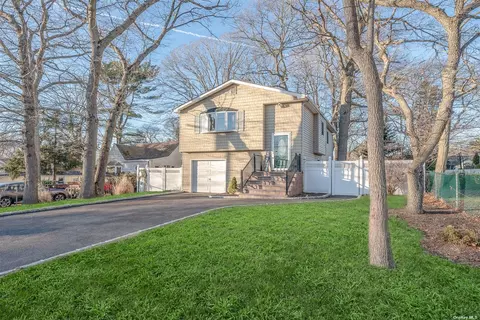 245 Pawnee St, Ronkonkoma, NY 11779