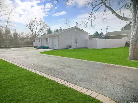 10 N Washington Ave, Centereach, NY 11720