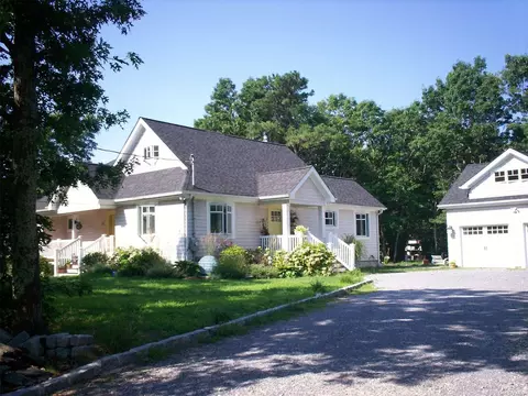 10 Foxboro, East Quogue, NY 11942