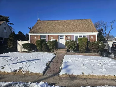 371 Hendrickson Ave, Valley Stream, NY 11580