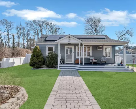 231 Lyman Rd, Patchogue, NY 11772