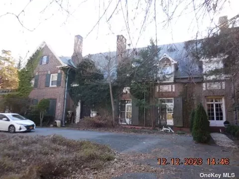 55 Sandy Hill Rd, Oyster Bay Cove, NY 11771