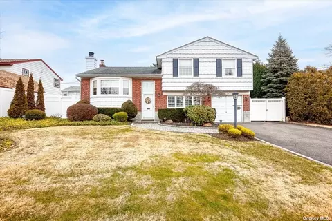 451 Division Ave, Hicksville, NY 11801