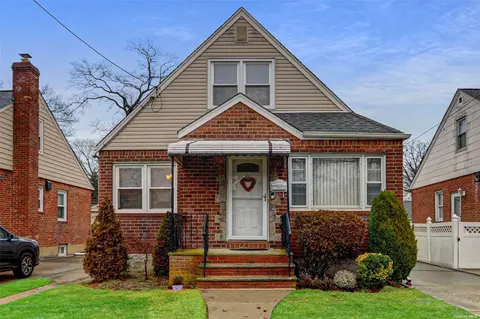 1312 Terrace Blvd, New Hyde Park, NY 11040