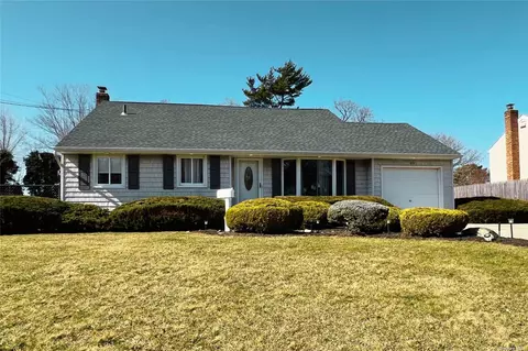 808 Pine Ave, West Islip, NY 11795