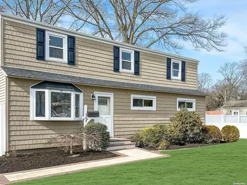 104 Malts Ave, West Islip, NY 11795