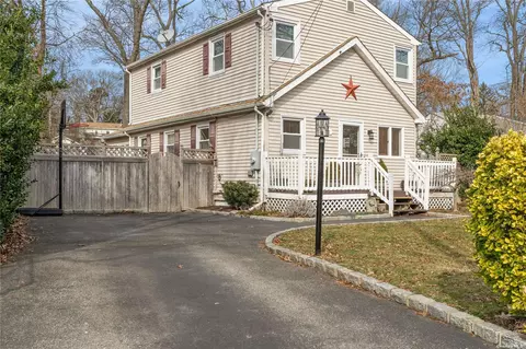 61 Freya Rd, Rocky Point, NY 11778