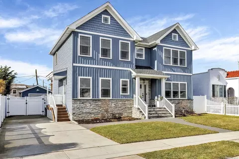 58 Lorraine Rd, Island Park, NY 11558