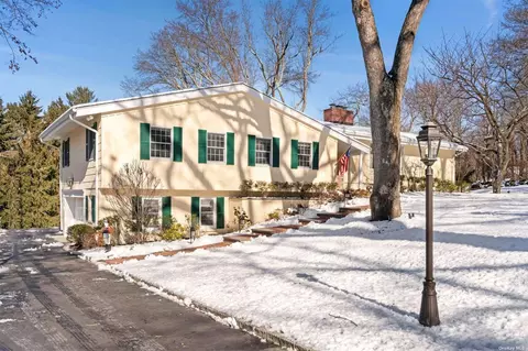 35 Cove Rd, Huntington, NY 11743
