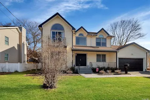 7 Orchard St, Port Washington, NY 11050