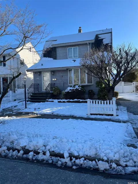 82 E Beverly Pkwy, Valley Stream, NY 11580