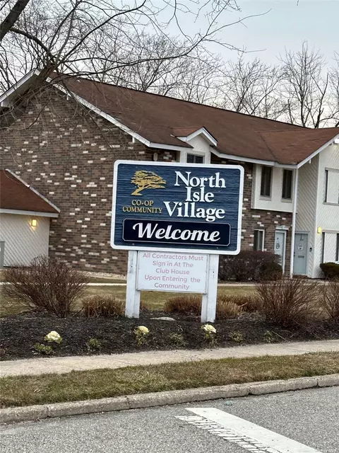 24 Fargo Ct #24, Coram, NY 11727