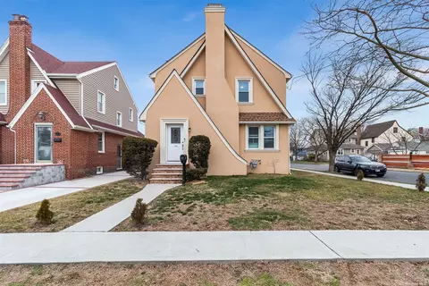 115 E Maujer St, Valley Stream, NY 11580
