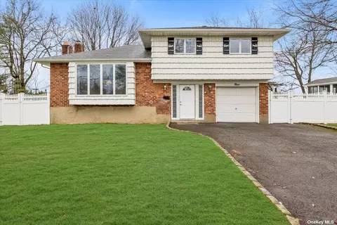 9 Ebb Ct, Commack, NY 11725