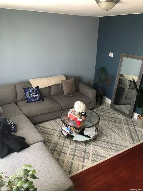 114-42 201st St, Saint Albans, NY 11412