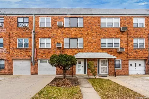 61-36 219th St, Oakland Gardens, NY 11364