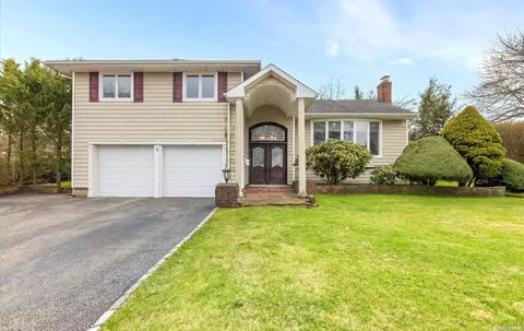 6 Glenn Dr, Woodbury, NY 11797