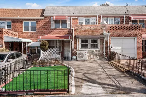 25-05 120th St, Flushing, NY 11354