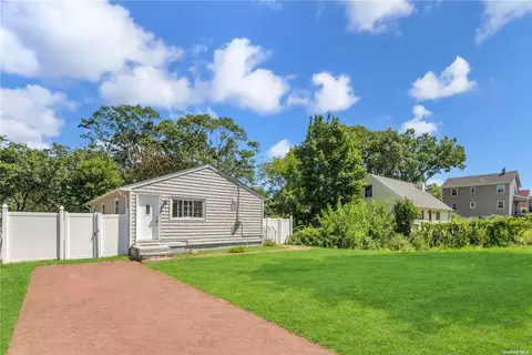 35 S 20th St, Wyandanch, NY 11798