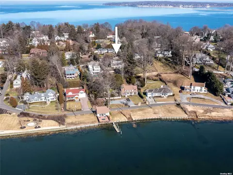 299 Bay Ave, Huntington Bay, NY 11743
