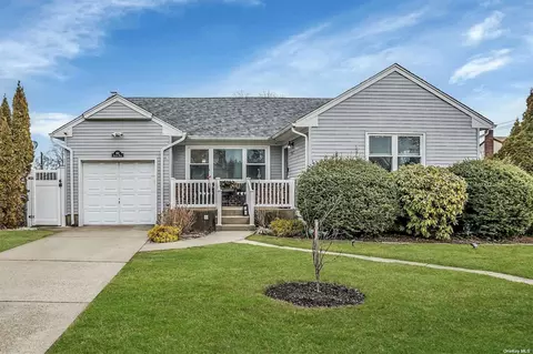 841 Cynthia Dr, East Meadow, NY 11554