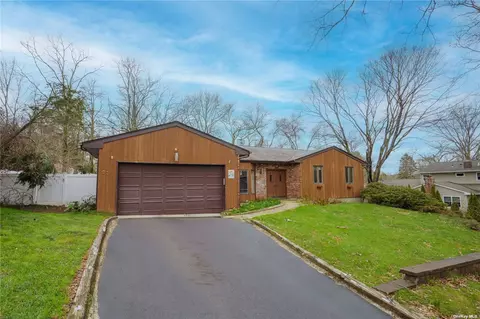 22 Kinsella St, Dix Hills, NY 11746