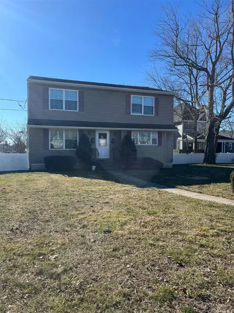 780 Conklin St, East Farmingdale, NY 11735