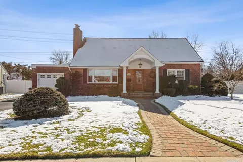 3488 Surele Rd, Wantagh, NY 11793